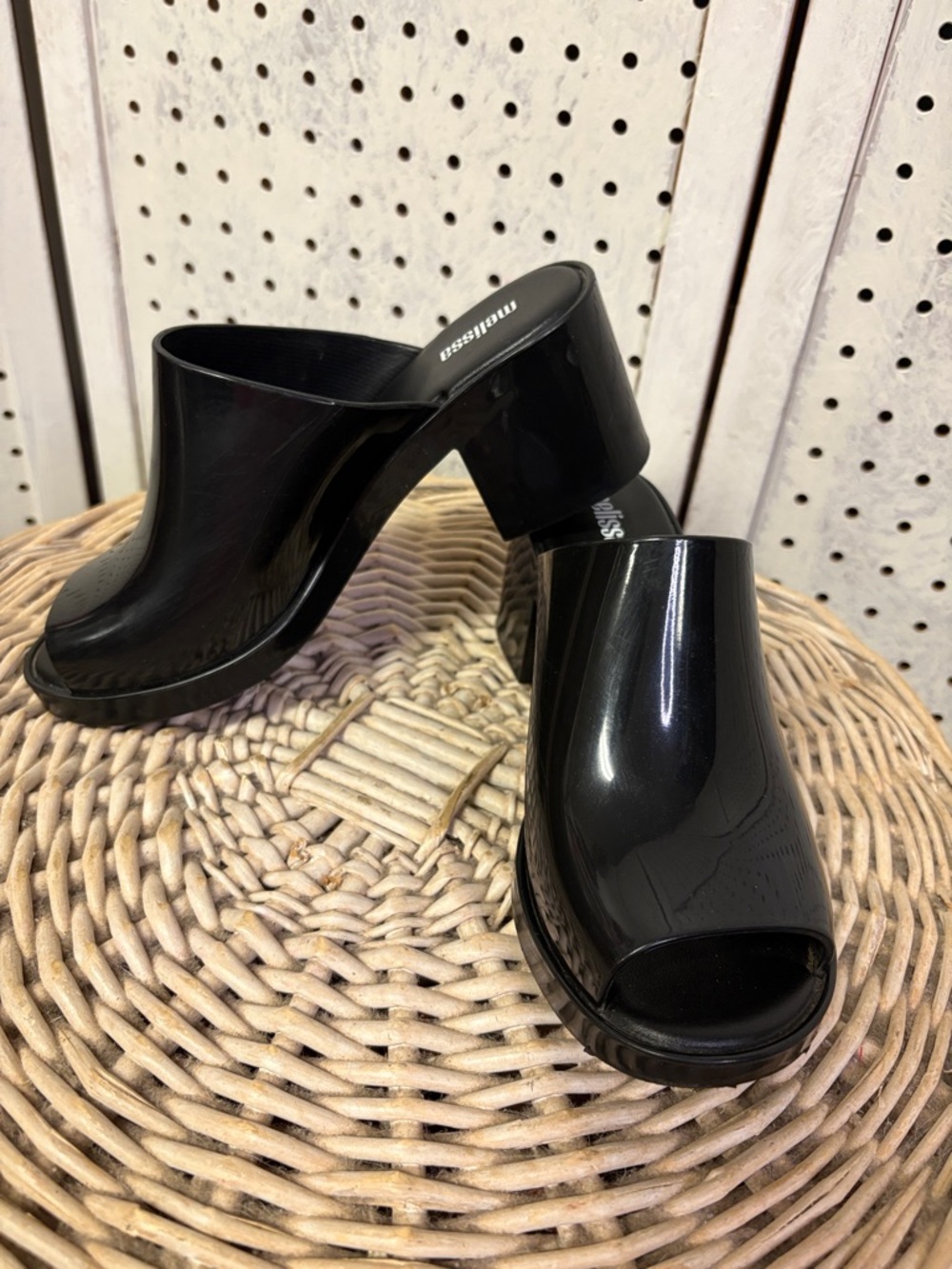 Melissa - Picture 2 of 9